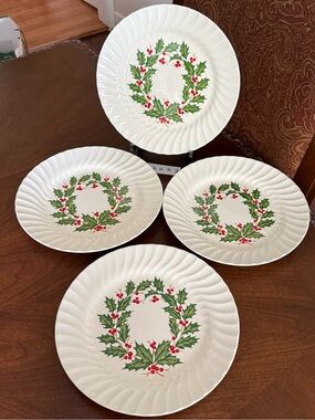 Set of 4 VTG SCIO Japan Holly Christmas Swirl Scalloped 10 1/8” Dinner Plates #2